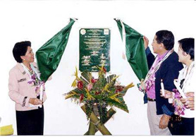 Cong. & EDJA unveiling of GEB marker.jpg (22373 bytes)