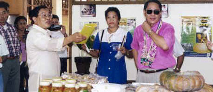 EDJA & Pres_GEB Inauguration_June99.jpg (38878 bytes)