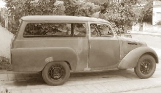 Una Simca 8  carrozada por Cavallotti