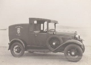 Una unidad de apoyo de la  I.M.M. N&oacute;tese el escudo original de Montevideo