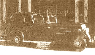 Obs&eacute;rvese la costumbre europea de colocar  el cartel del carrocero