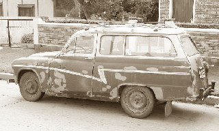 El interior de la presente Commer muestra la transici&oacute;n tras la puerta