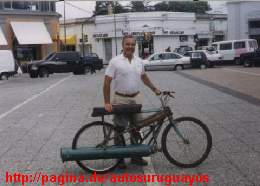 Regusci con su primer prototipo a aire comprimido