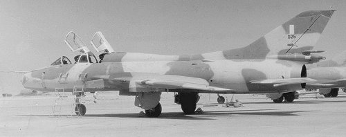 Sukhoi Su-22UM Fitter G peruano con su esquema t�ctico en color arena apto para camuflarse en zona des�rtica.