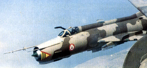 Sukhoi Su-22A Fitter F peruano del Escuadr�n A�reo de Elite N� 111 Los Tigres. Cuenta con percha para el reabastecimiento en vuelo