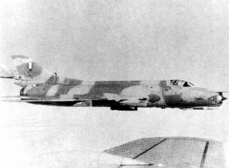 Sukhoi 22A Fitter-F peruano con su esquema t�ctico en color mim�tico des�rtico