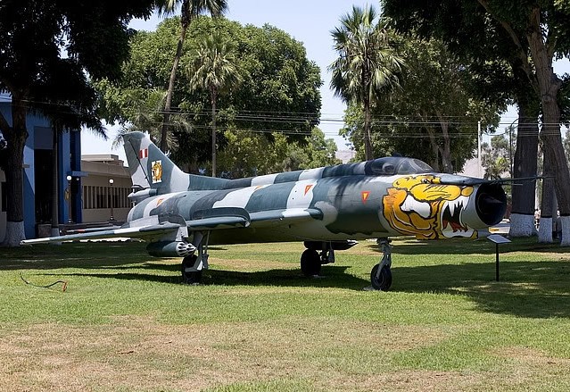 Avi�n cazabombardero interdictor supers�nico Sukhoi Su-22A Fitter F