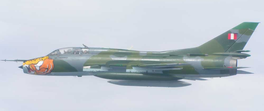 Sukhoi 22U Fitter G biplaza peruano con capacidad de combate, con su esquema t�ctico en color verde para zona selv�tica