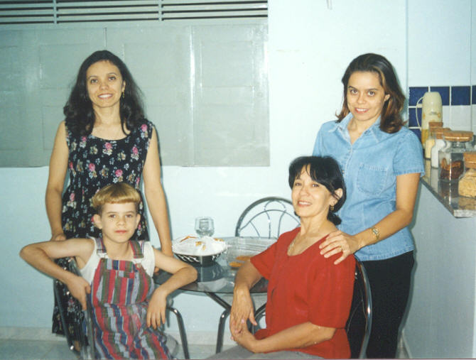 Christian, a m�e dele, a av� e uma tia