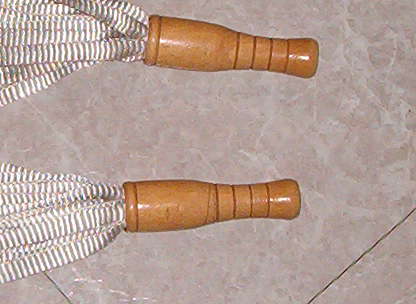 the handles close up... they weigh about the same