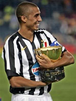 Trezeguet embraces the Joan Gamper Trophy