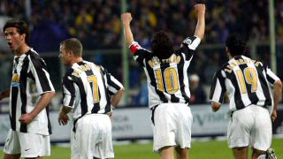 Del Piero raises his hands after scoring the equalizer