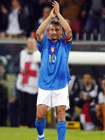 Baggio applauding the fans after the match