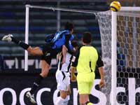 Cruz climbs high over Birindelli and scores