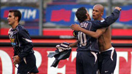 Ruben Olivera scores Juventus' equalizer and gets a congratulatory hug from Juventus captain Del Piero