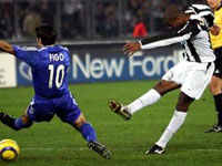 Zalayeta shoots as Figo tries to block ...