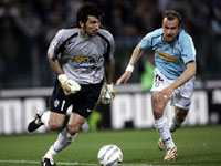 Buffon dribbles past the Lazio player