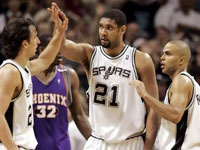 Ginobili, Duncan and Parker give each other the high-fives