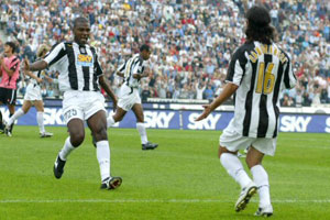 Zalayeta runs to celebrate his goal with his provider Camoranesi