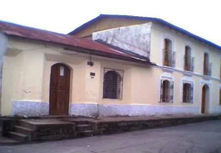 Fotograf&iacute;a de la casa mas antigua de Chamelco, actualmente ocupa la casa parroquial