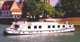 Barging on Inland Waterways. Pleasure Barging in France - the Napoleon