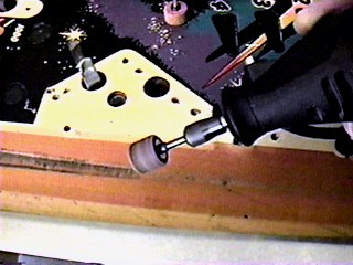 Usando a Dremel no canal