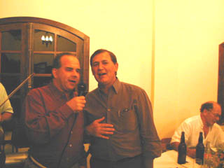 IRuiSantinCantando.jpg (20568 bytes)