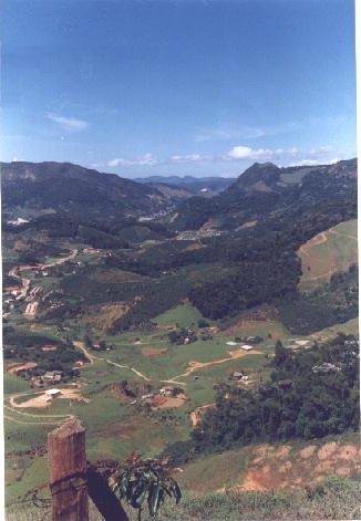 Da Serra do Engano pode-se ver Lavrinhas