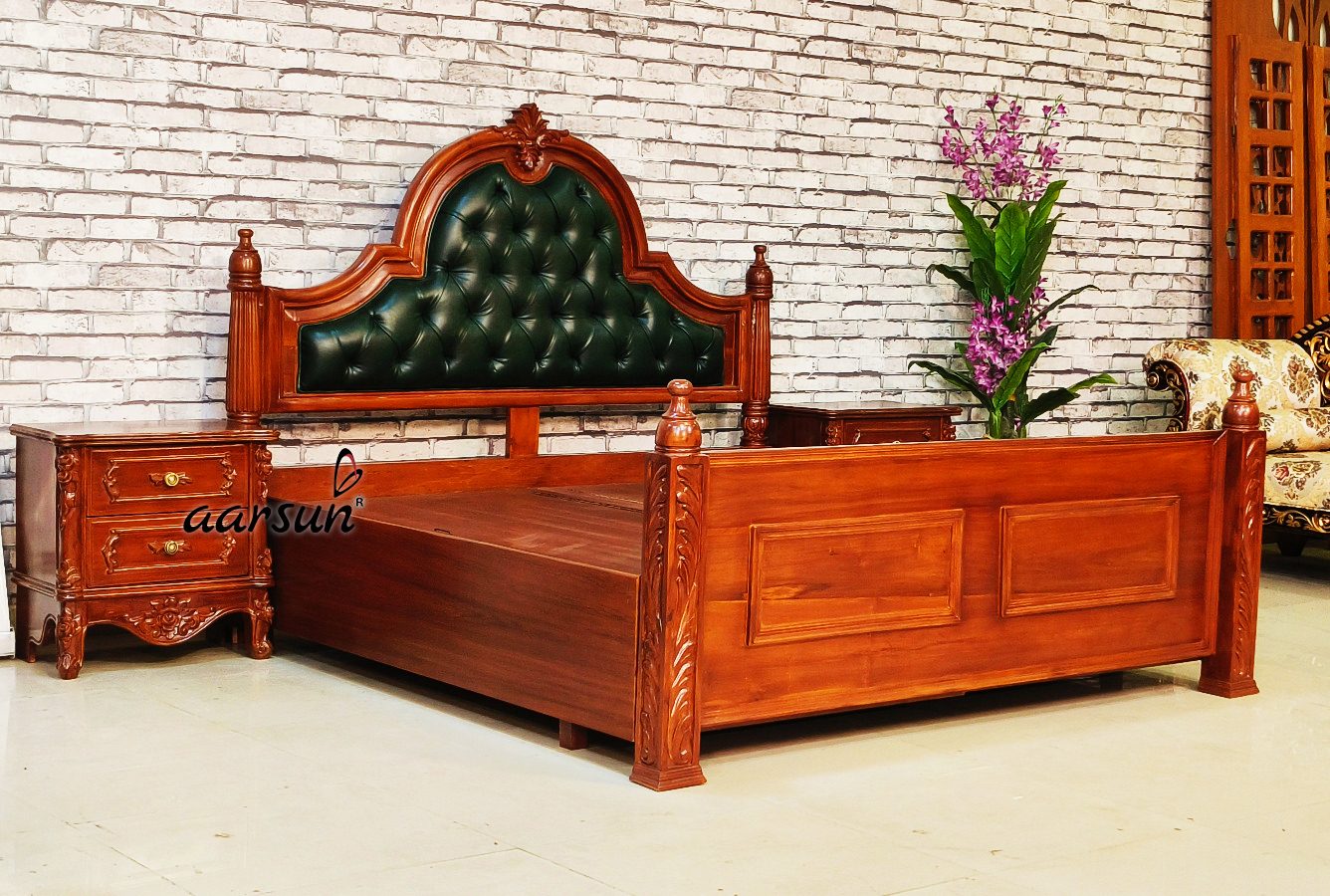 Classical Semi Poster Bed