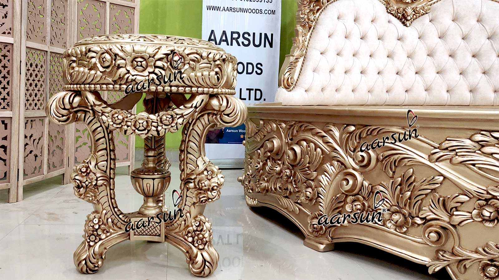 Royal Carved Round Bed in Antique Gold YT-622 view 3