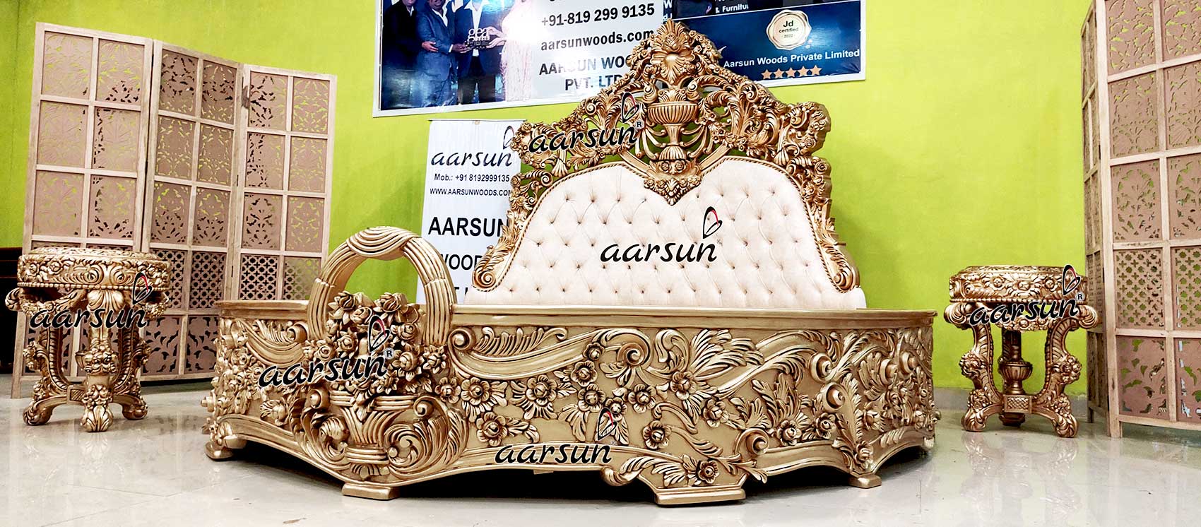 Royal Carved Round Bed in Antique Gold YT-622 view 4
