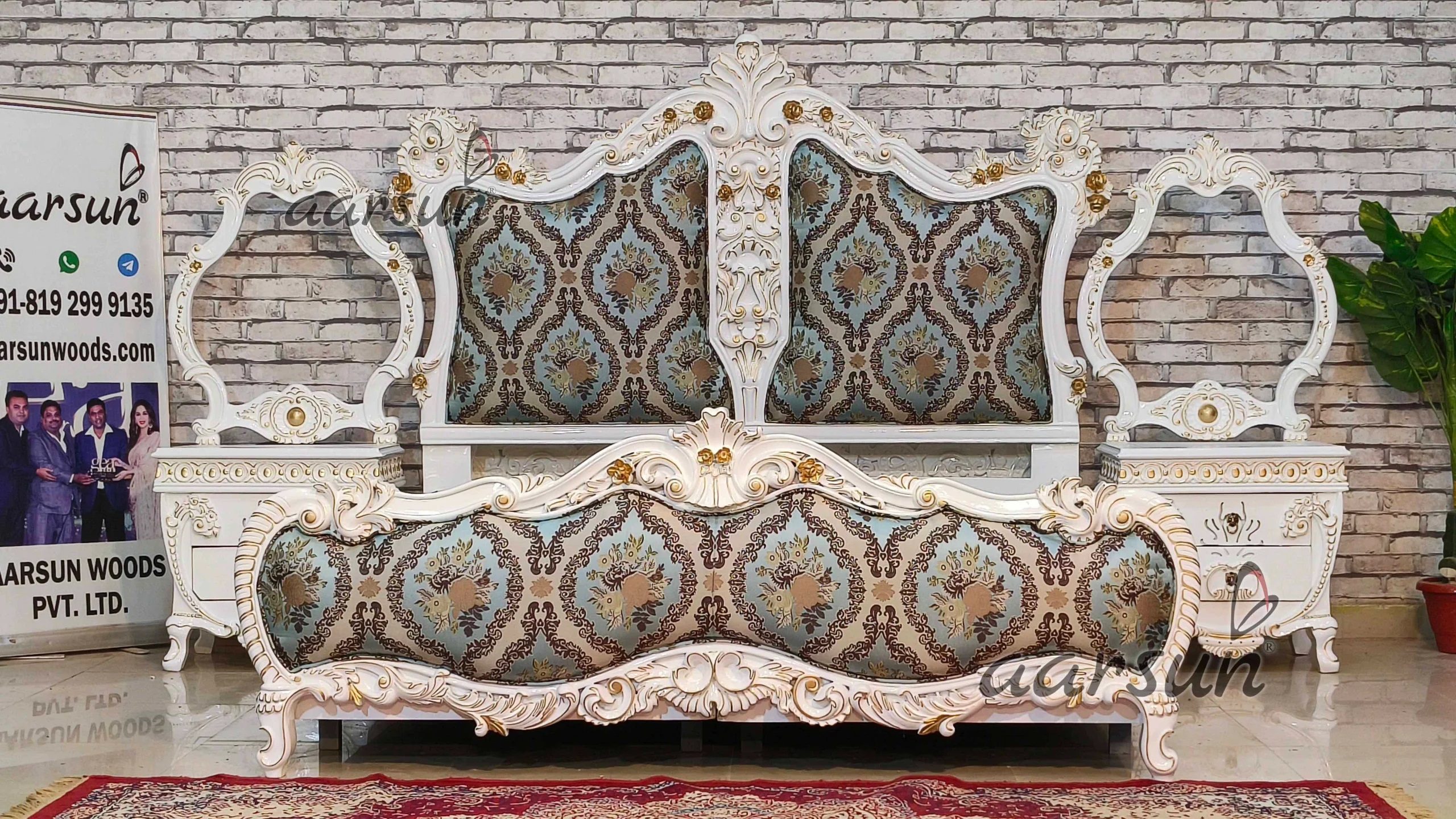 Stylish Bed Design For a Royal Bedroom