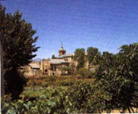 El monasterio entre sus posesiones