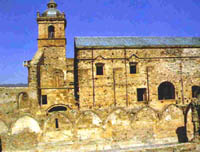 Claustro reglar y torre de la iglesia