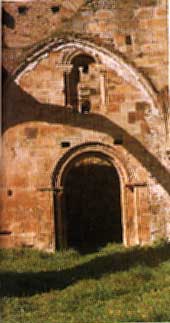 Puerta rom�nica del claustro