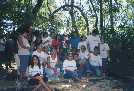Visita dos alunos que participaram do RiverWalk 2003, � nascente do Rio Vieira. 
