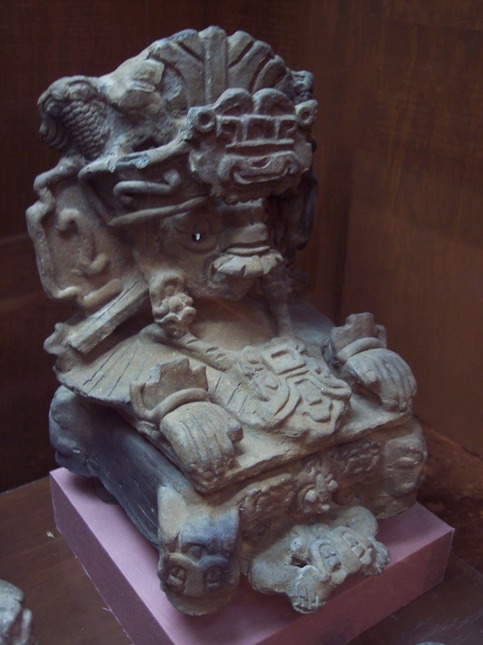 Urna hallada en la zona arqueol&oacute;gica, Santiago Suchilquitongo. 