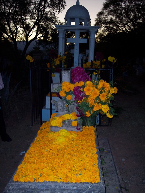Tumbas adornadas, 2 de Noviembre en Suchilquitongo.