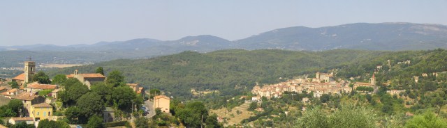 Panoramablick auf Montauroux und Callian