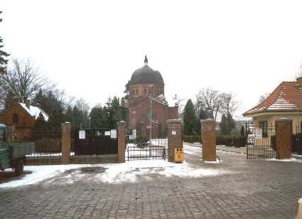 G��wne wej�cie na Cmentarz Grabiszy�ski.