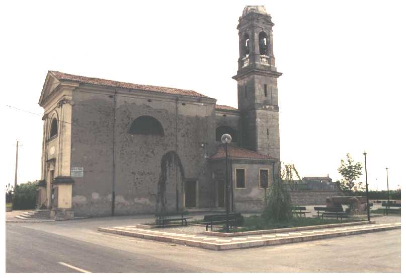 Vista della Chiesa e della piazza