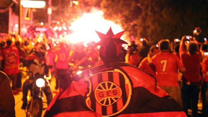 Em dia de jogo na baixada a torcida transforma o Estadio Bento Freitas no verdadeiro Caldeirão.