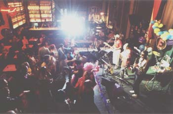 Emmerson e Big Banda, conduzindo o show...!
