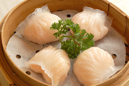 A variety of steamed Chinese balls.