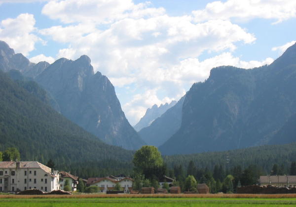 Hmm... that way looks good, lets go there!