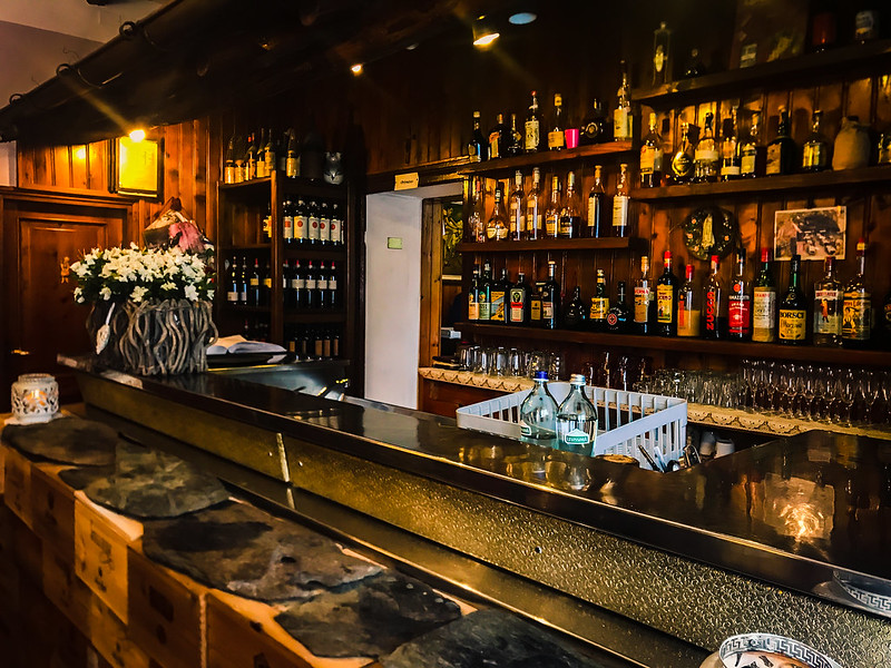 Restaurant & Bar