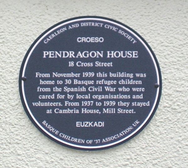 Plaque dedicated to the Basque refugee children from the Spanish Civil War
