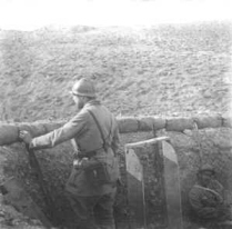 Zwei Franz�sische Soldaten der Batterie Damloup, 1917