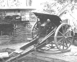 Leichte deutsche Feldkanone 16 auf Drehbettung