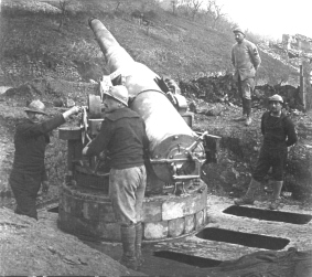 140-mm-Marinegeschtz vor Verdun, 1916